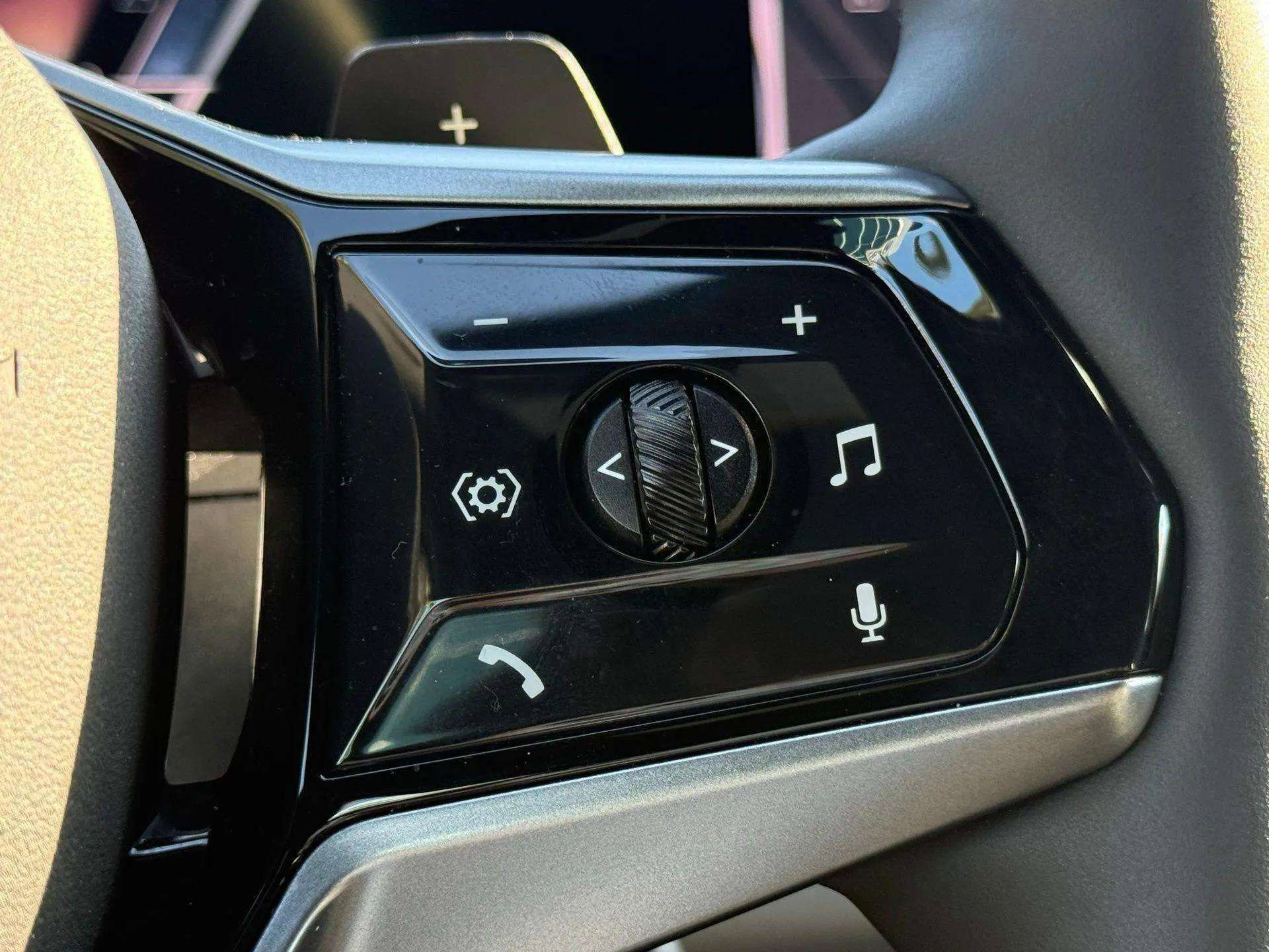 Used 2024 BMW 530i xDrive w/ Premium Package image 52