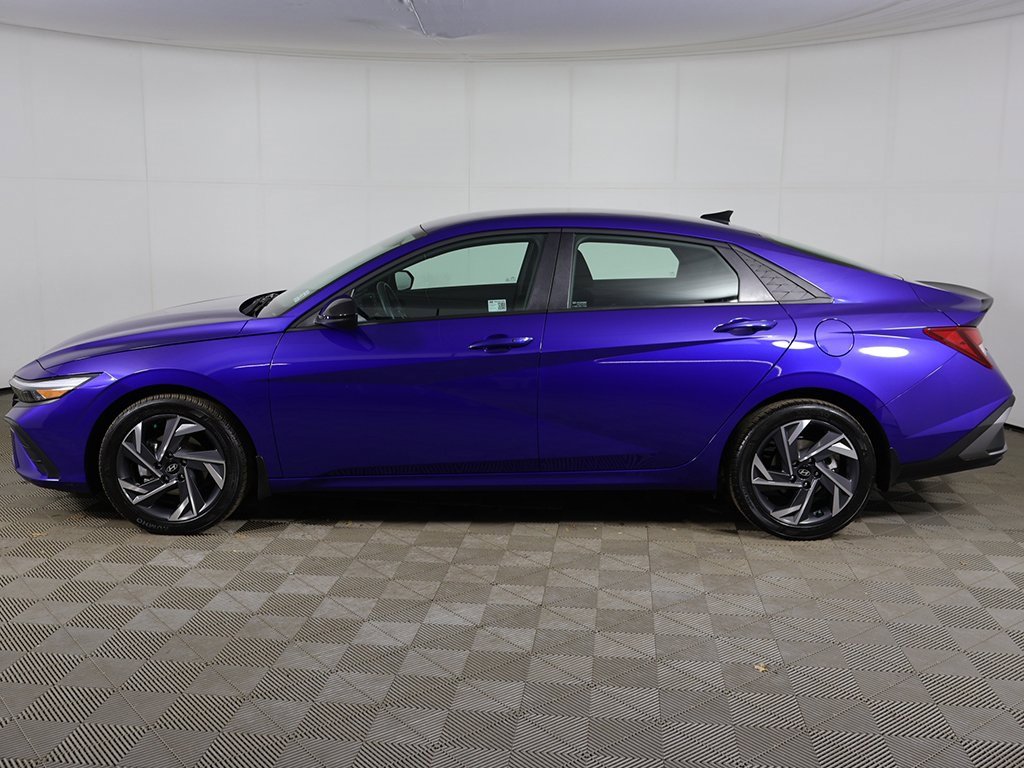 Certified 2025 Hyundai Elantra Sport image 11