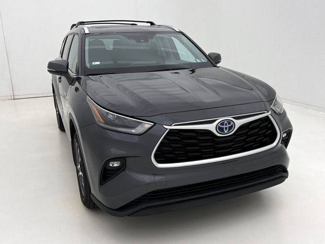 Used 2021 Toyota Highlander XLE image 3