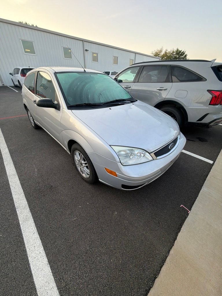 Used 2006 Ford Focus ZX3 Hatchback FWD image 2