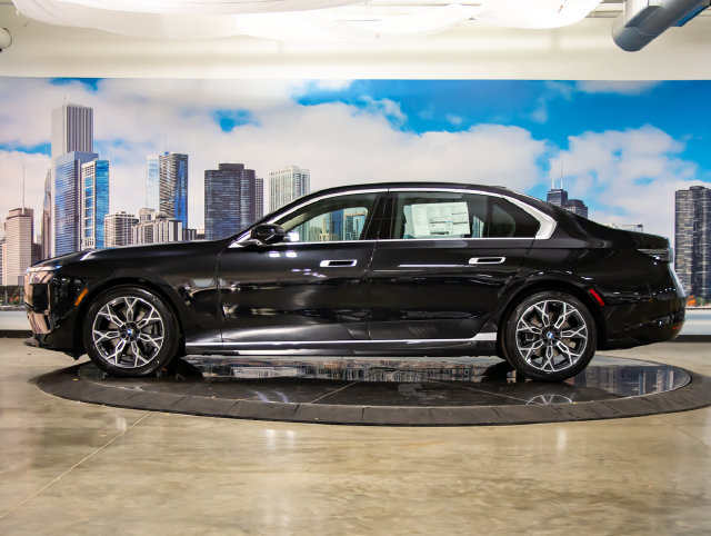 Used 2027 BMW 740i xDrive AWD/4WD image 6