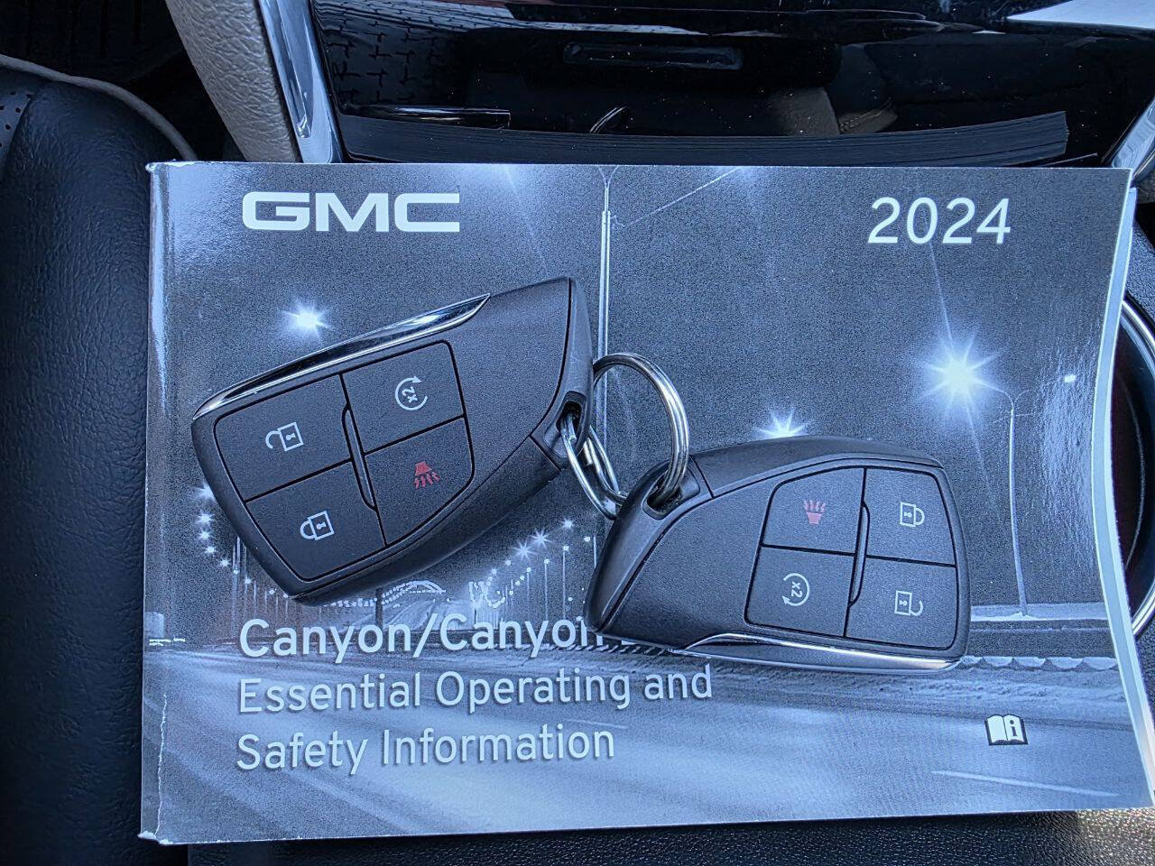 Used 2024 GMC Canyon Denali AWD/4WD image 30