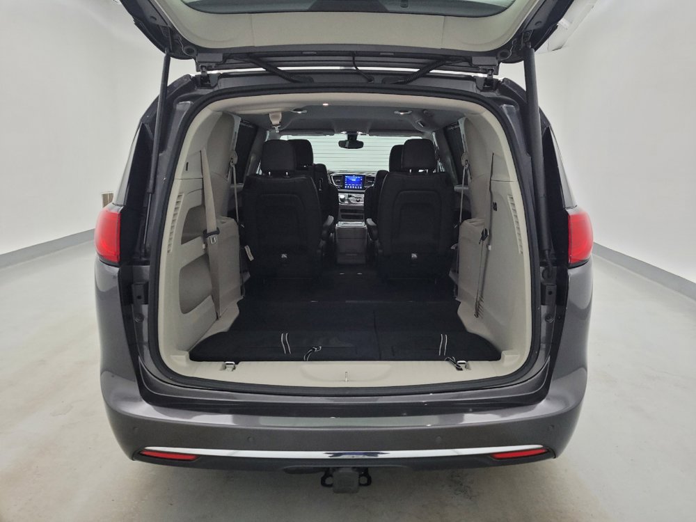 Used 2017 Chrysler Pacifica Touring-L Plus FWD image 29