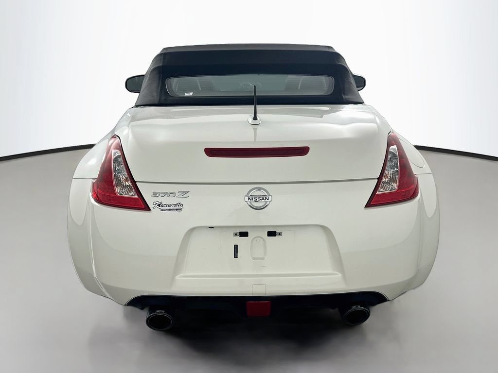 Used 2019 Nissan 370Z Touring RWD image 6