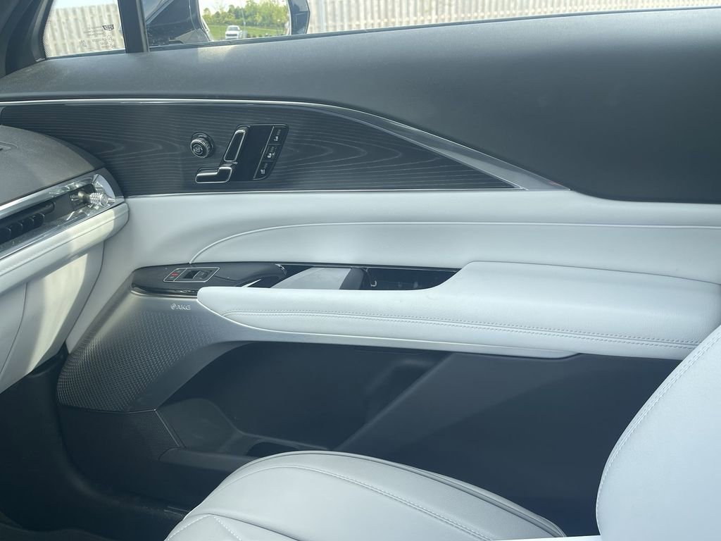 Certified 2024 Cadillac Lyriq Luxury AWD/4WD image 21