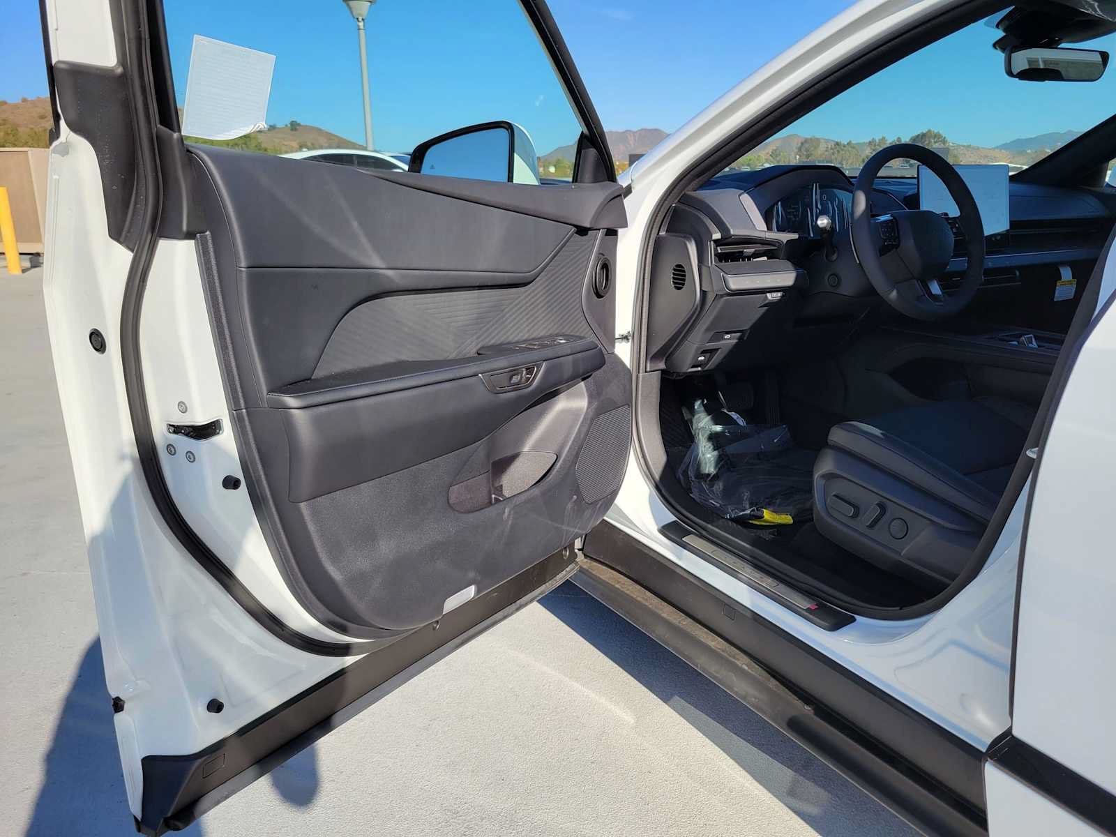 Used 2026 Lexus ES 350e w/ Convenience Package FWD image 19