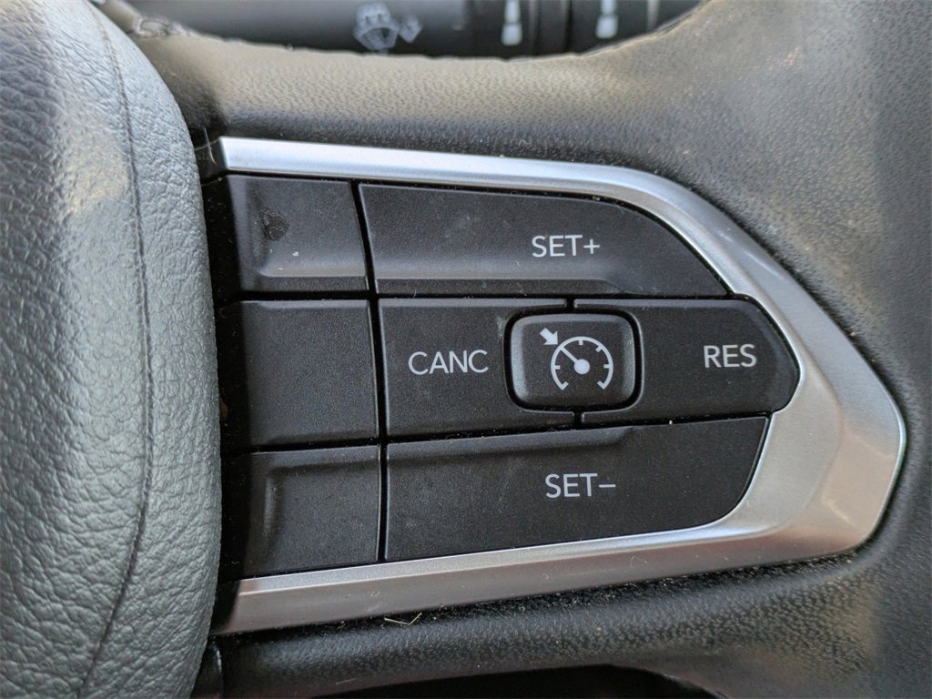 Used 2025 Jeep Compass Latitude image 26