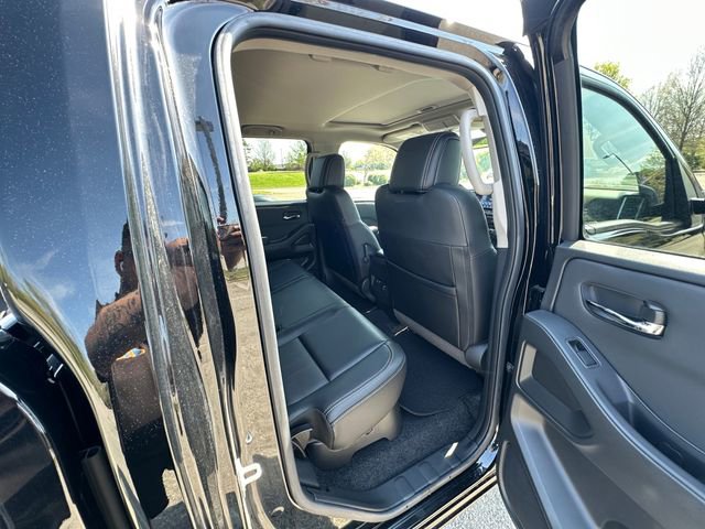 Used 2024 Nissan Frontier SL w/ Technology Package RWD image 17