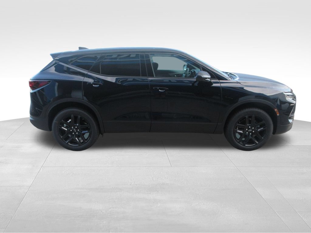 New 2026 Chevrolet Blazer LT w/ LPO, Black Grille Bar Package FWD image 6