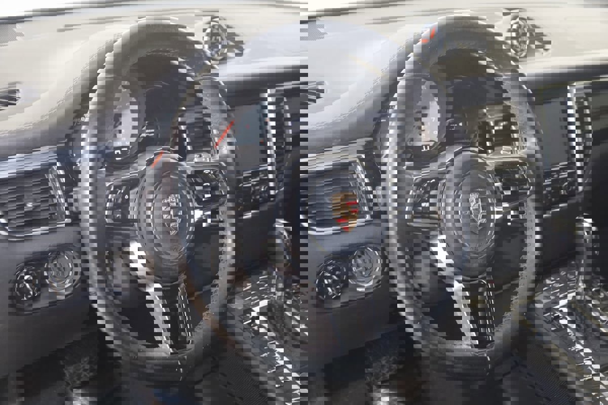 Used 2015 Porsche Macan S image 6