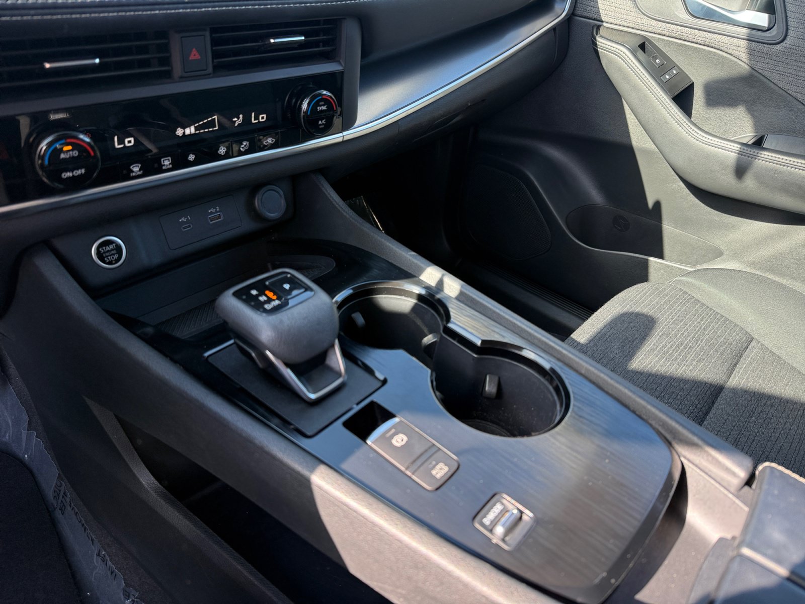 Used 2023 Nissan Rogue SV FWD image 13