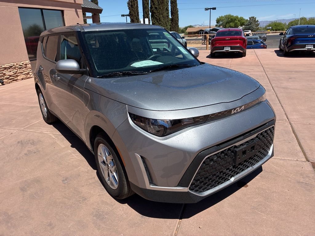 Used 2025 Kia Soul LX FWD image 10