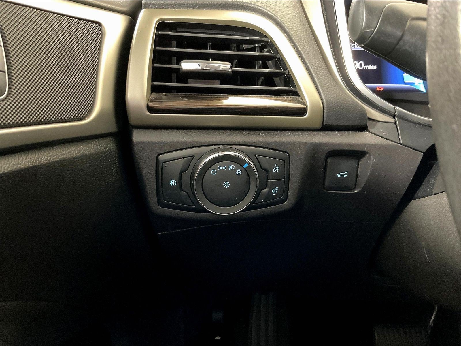 Used 2016 Ford Fusion SE w/ Equipment Group 202A FWD image 15