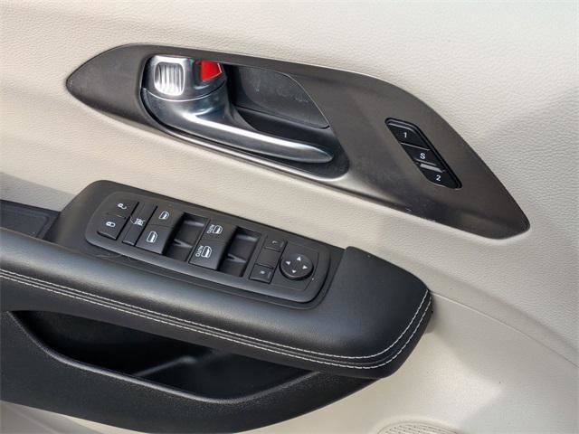 Certified 2024 Chrysler Pacifica Touring-L image 13