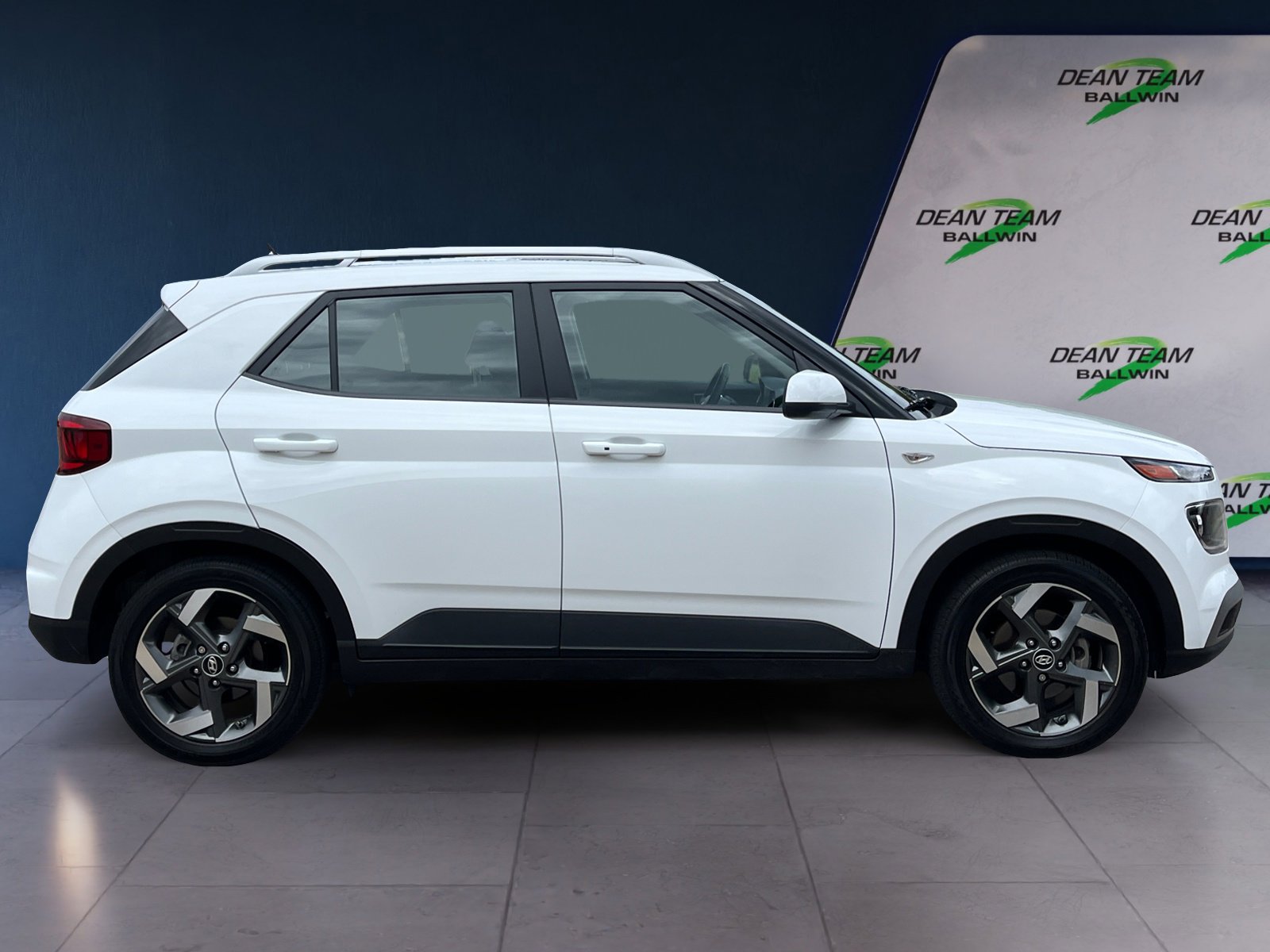 Used 2024 Hyundai Venue SEL image 8