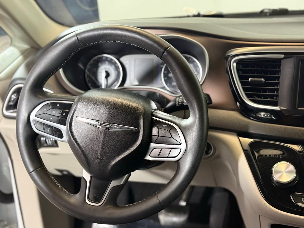 Used 2023 Chrysler Voyager LX image 12