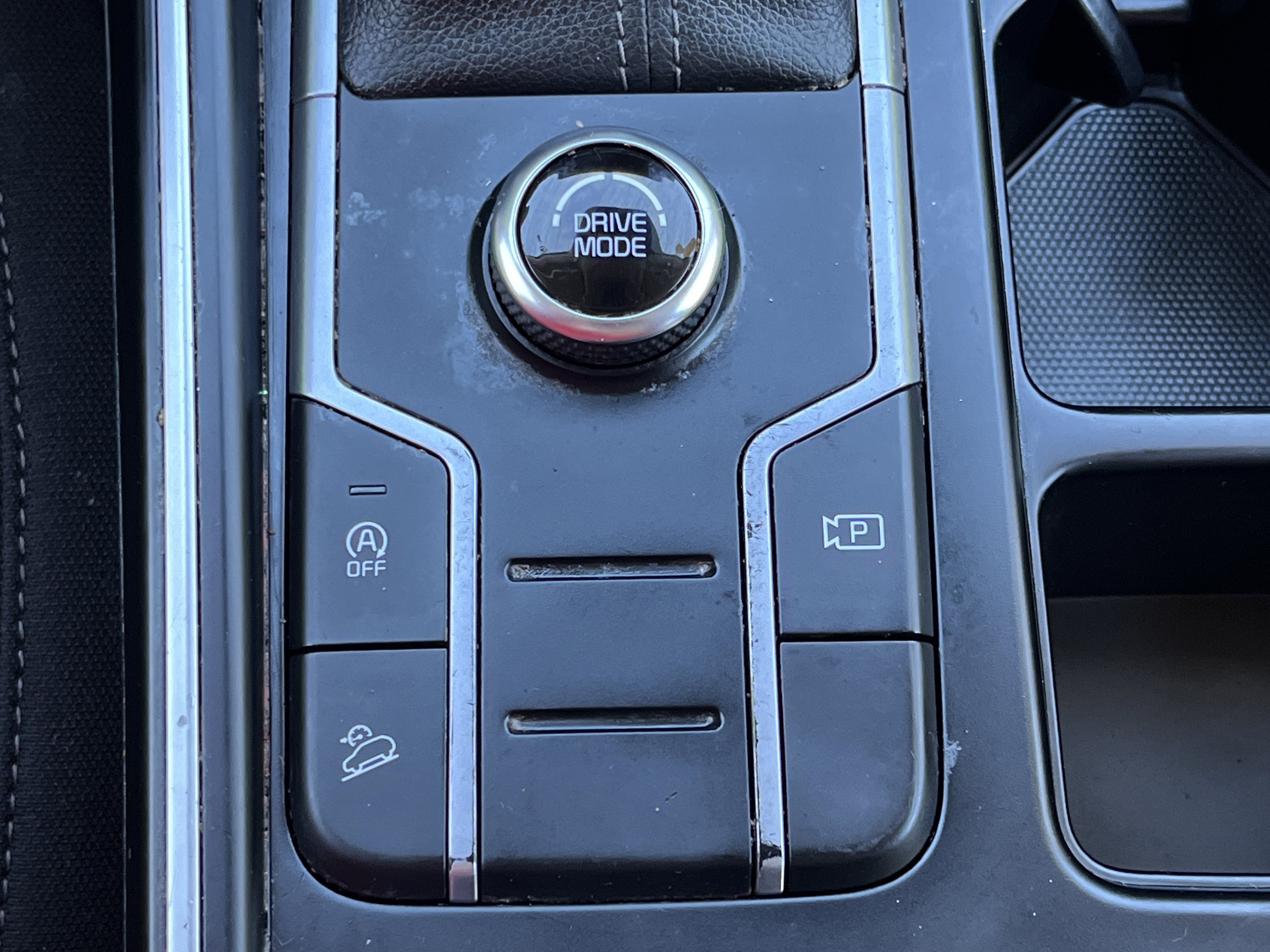 Certified 2022 Kia Sorento LX image 9