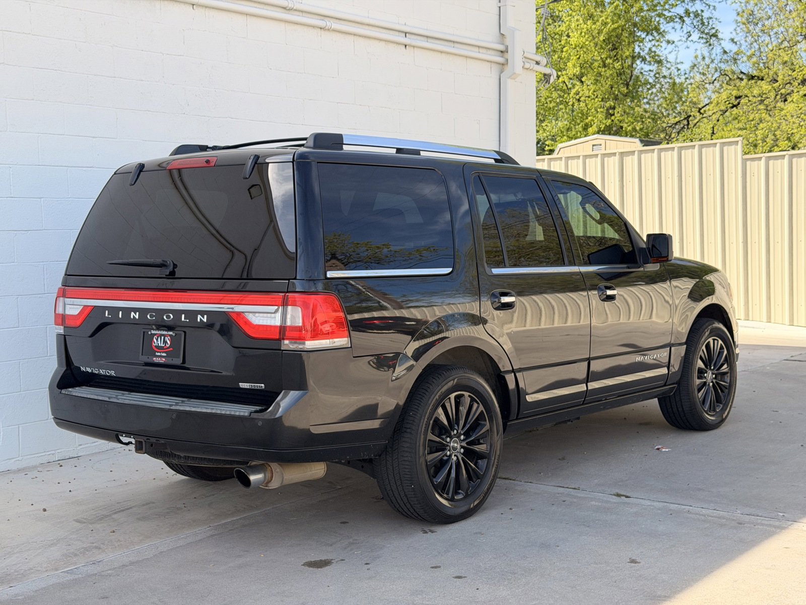 Used 2015 Lincoln Navigator 4WD image 4