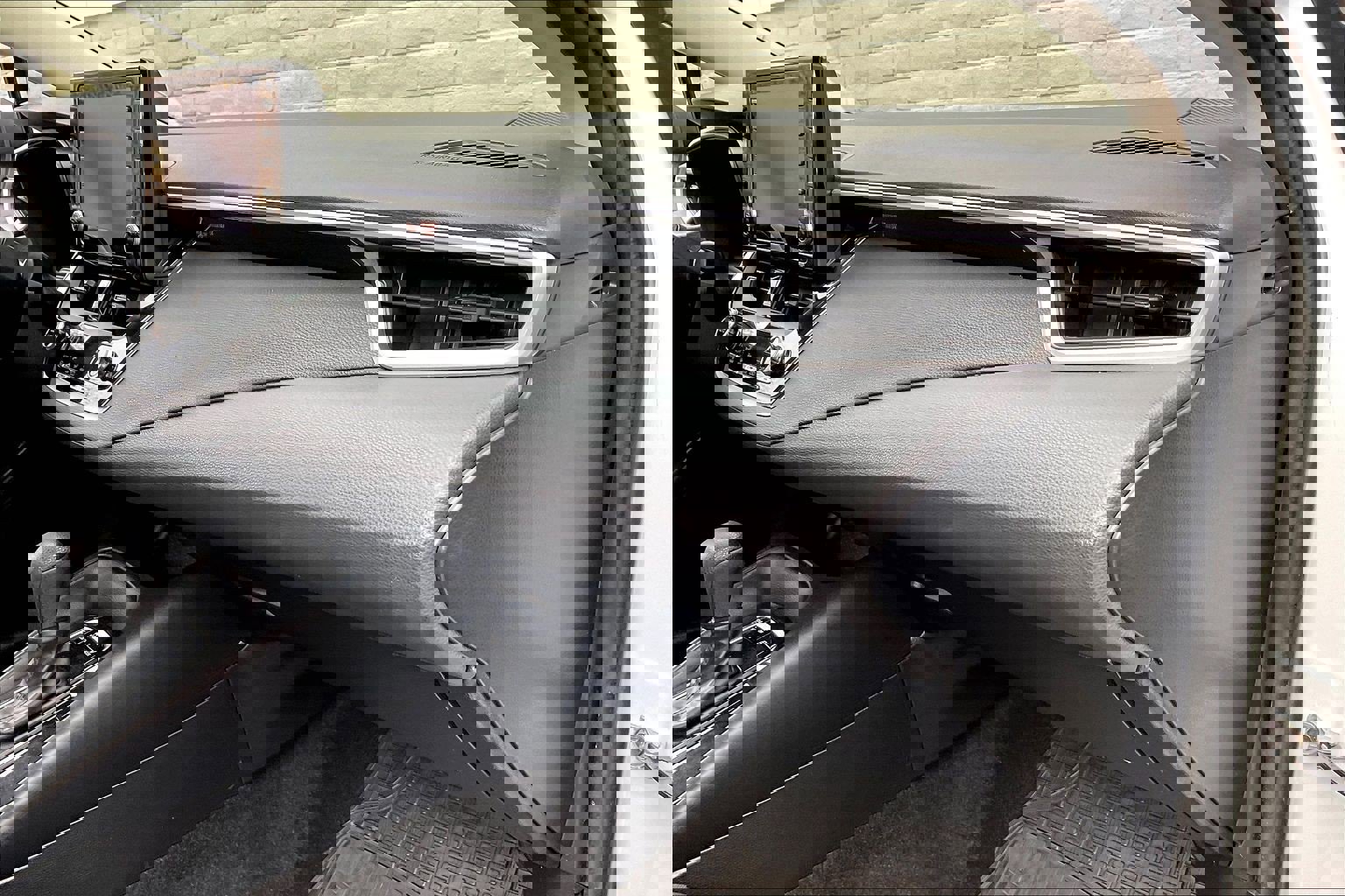 Used 2022 Toyota Corolla LE image 15