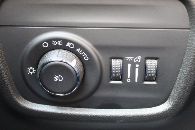 Used 2022 Jeep Grand Cherokee Trailhawk w/ Luxury Tech Group III image 19