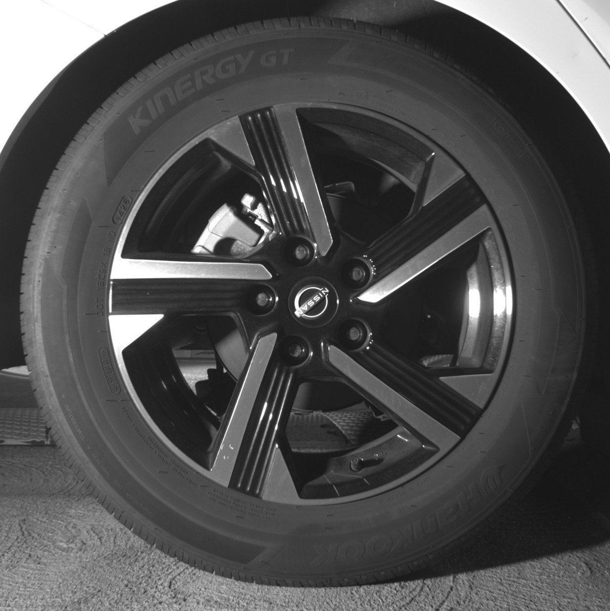 Used 2025 Nissan Sentra SV FWD image 15