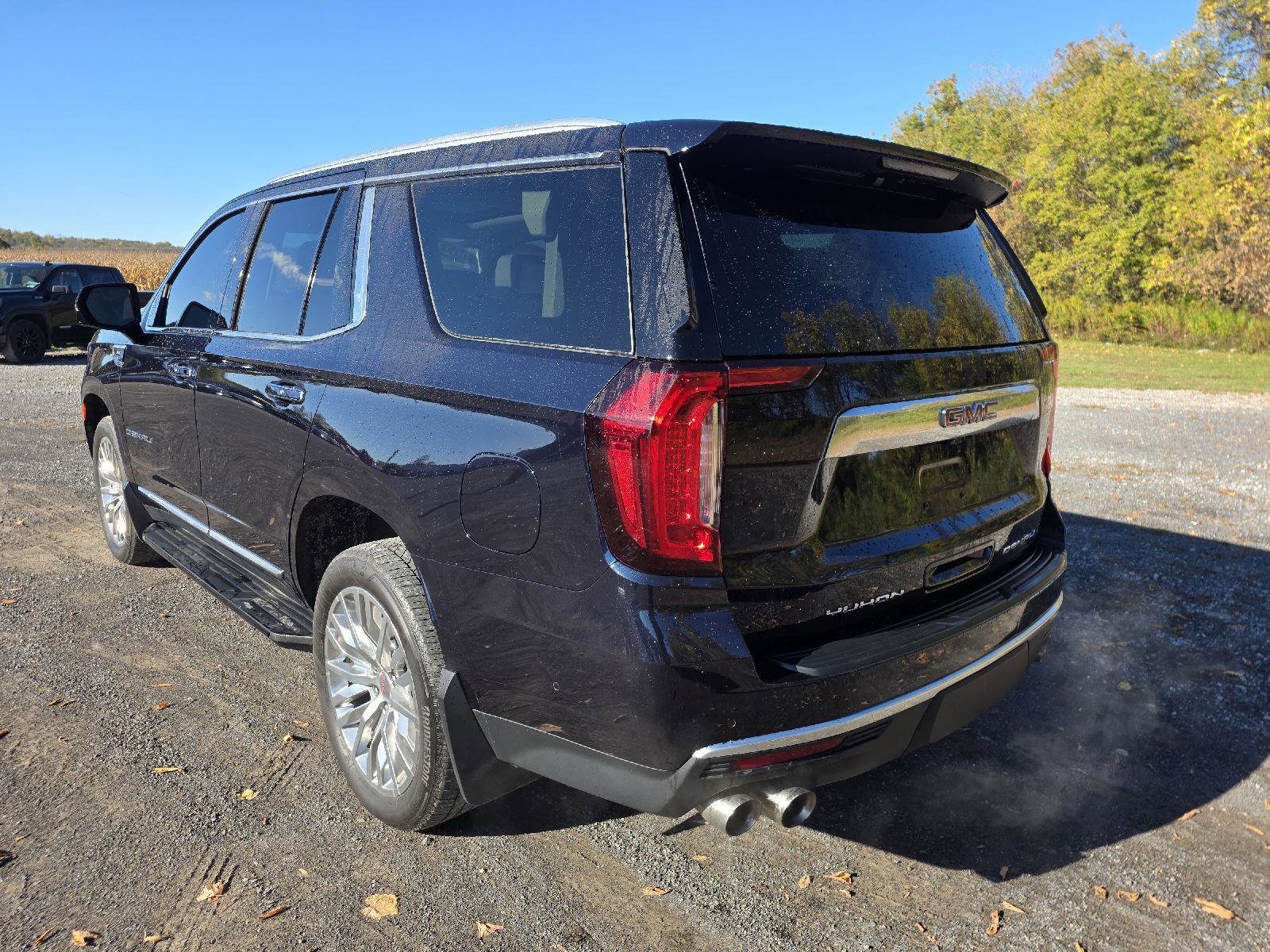 Used 2023 GMC Yukon Denali w/ Advanced Technology Package image 3