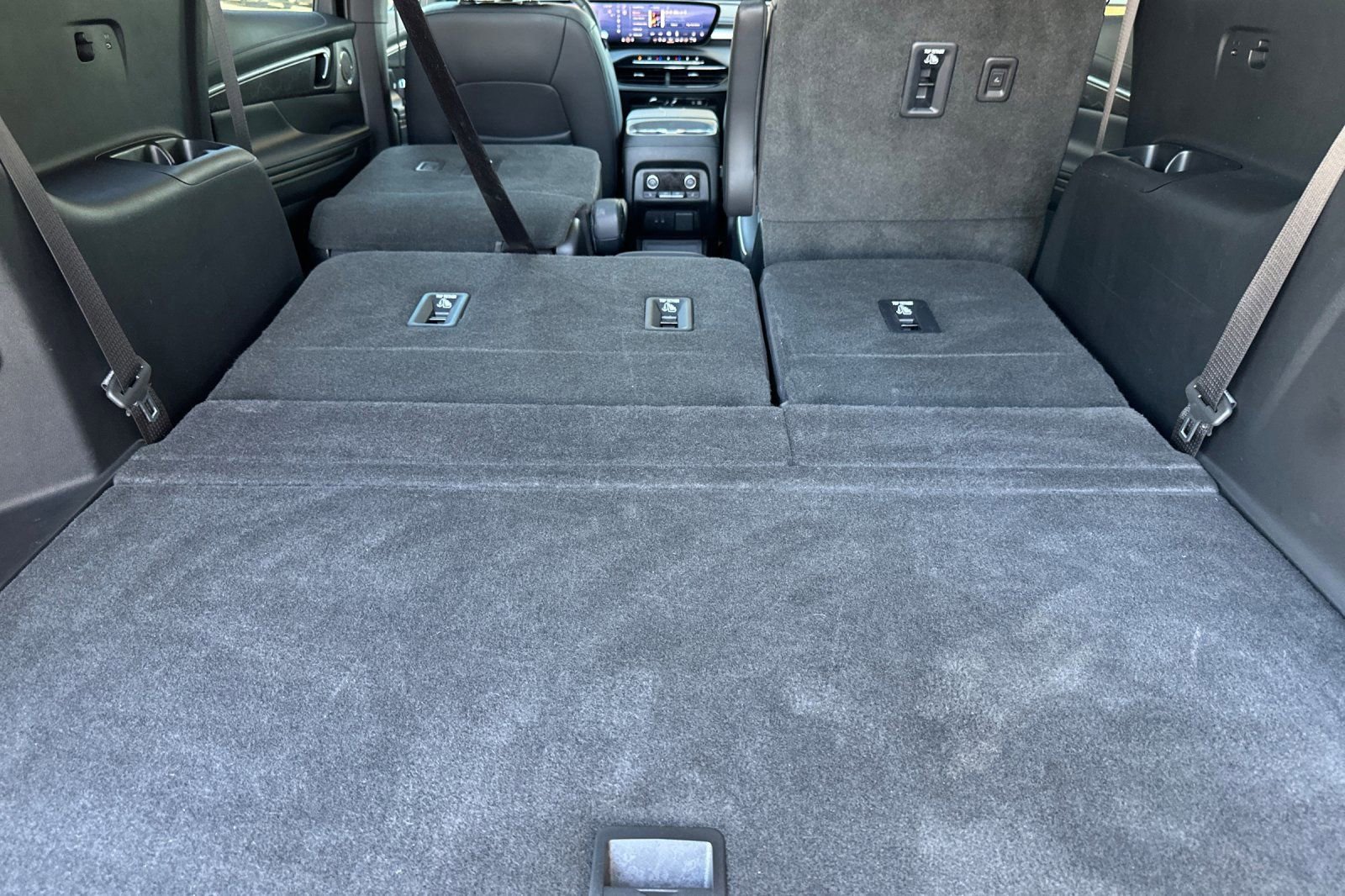 Certified 2025 Buick Enclave Avenir FWD image 17
