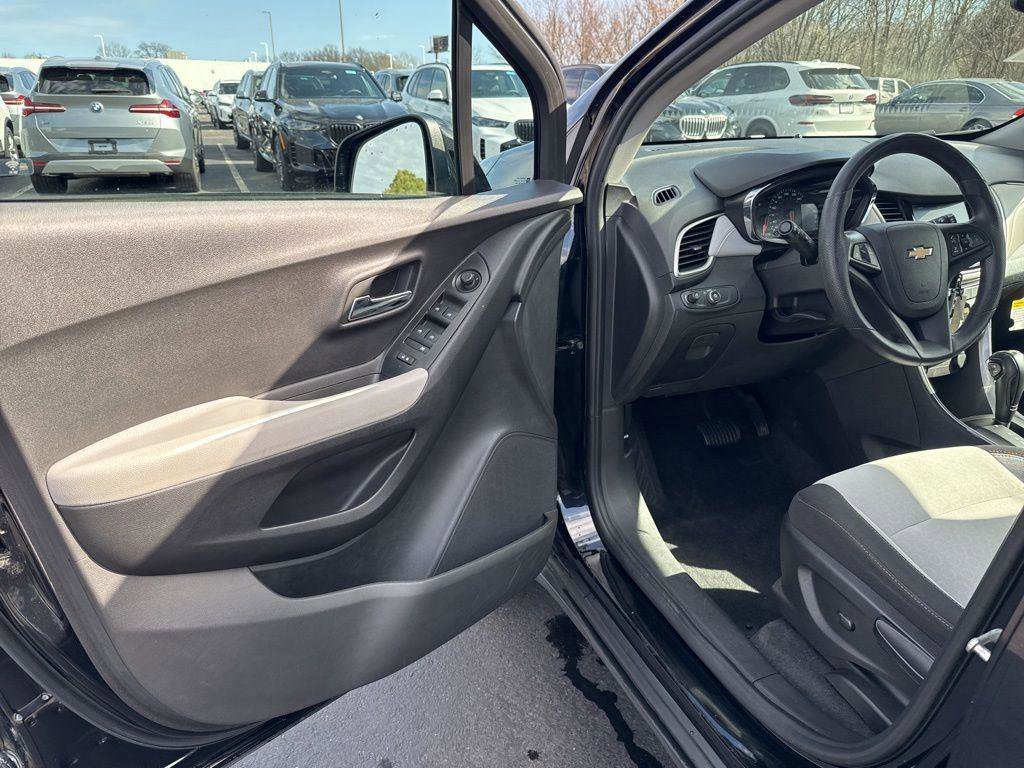 Used 2020 Chevrolet Trax LS w/ Tint and Cruise Package image 10