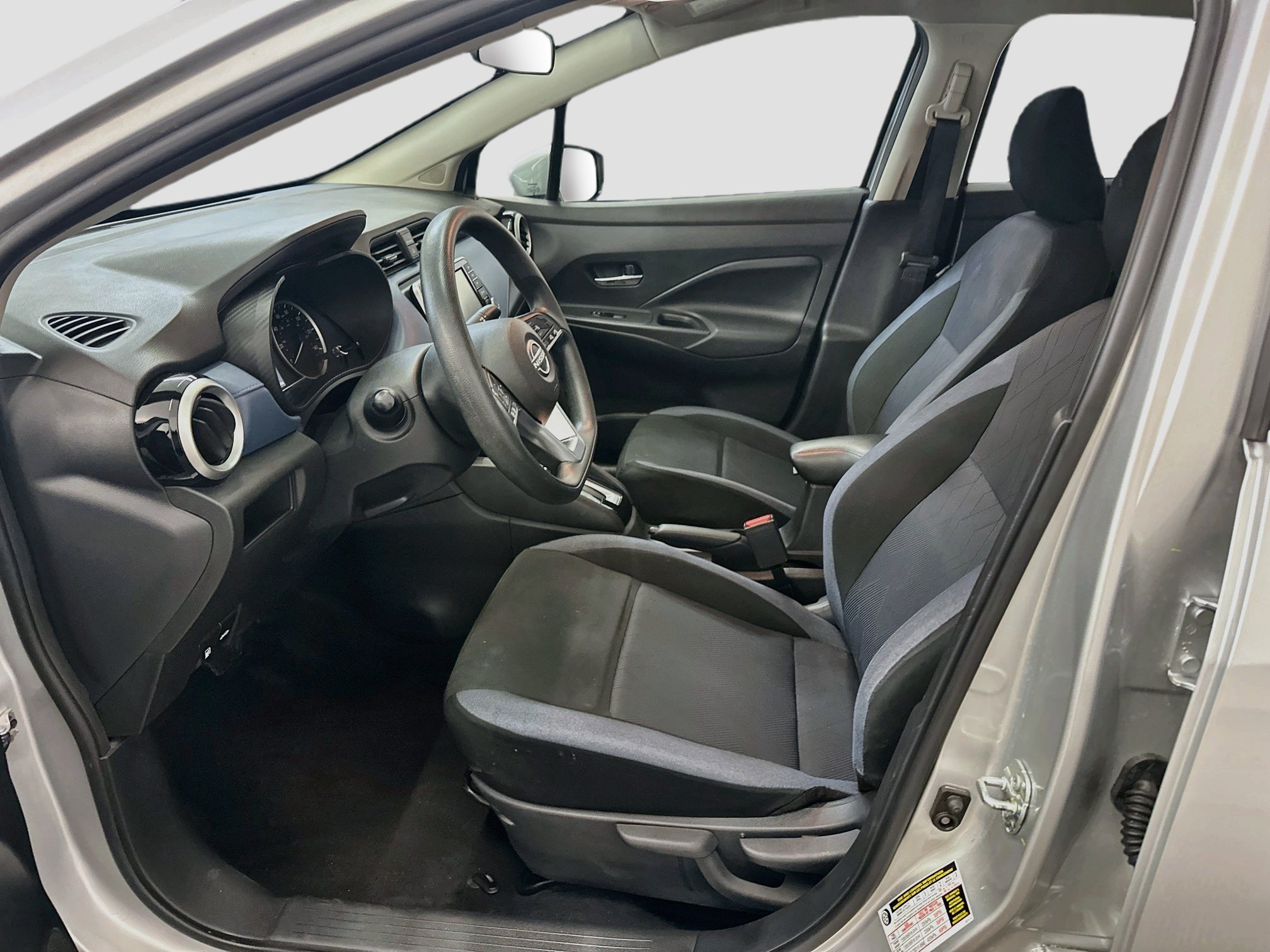 Used 2025 Nissan Versa SV FWD image 13