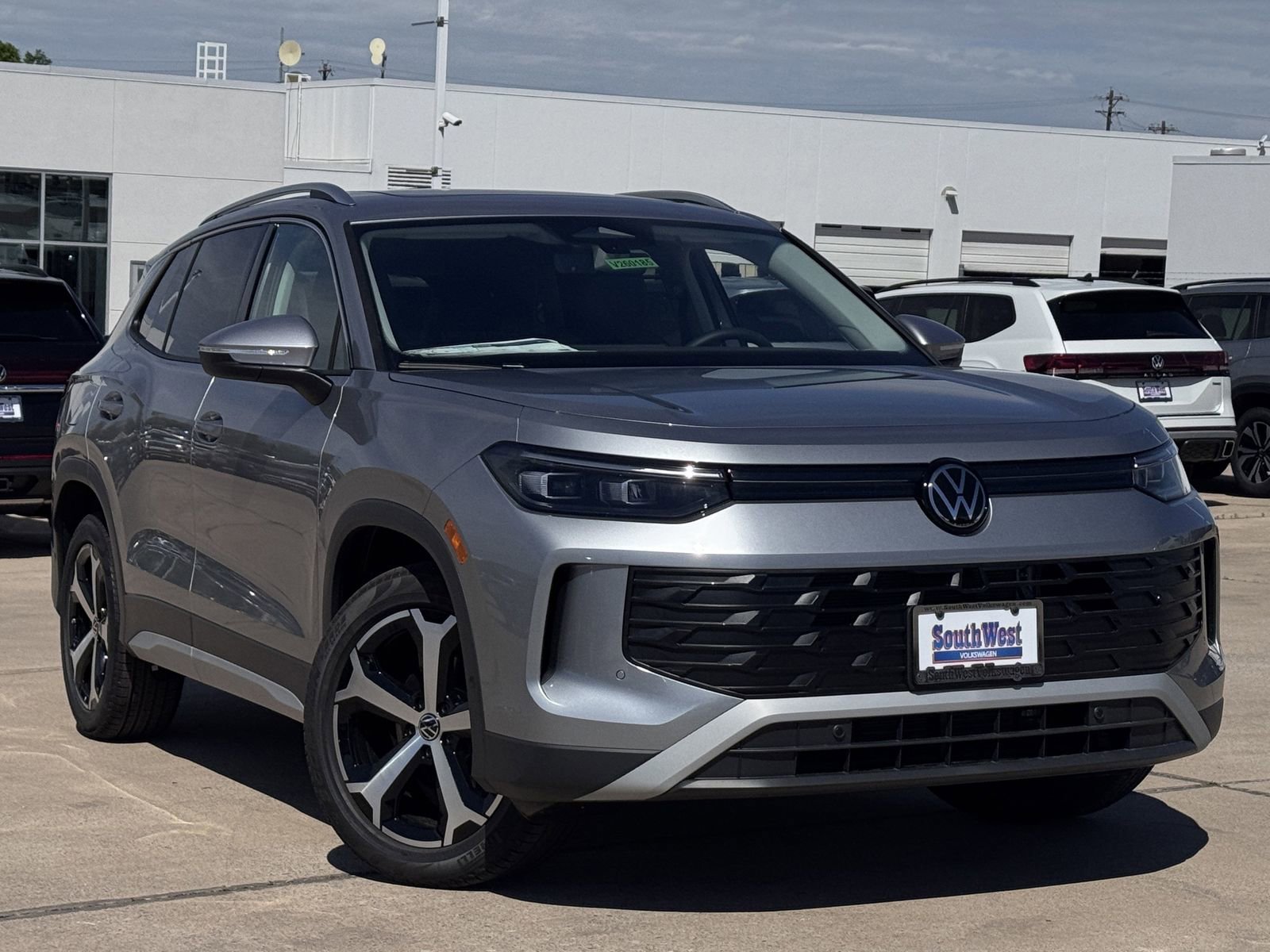 New 2026 Volkswagen Tiguan SE image 2