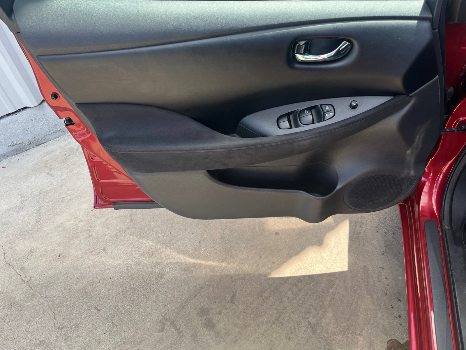 Used 2015 Nissan Leaf S w/ Charge Package FWD image 11