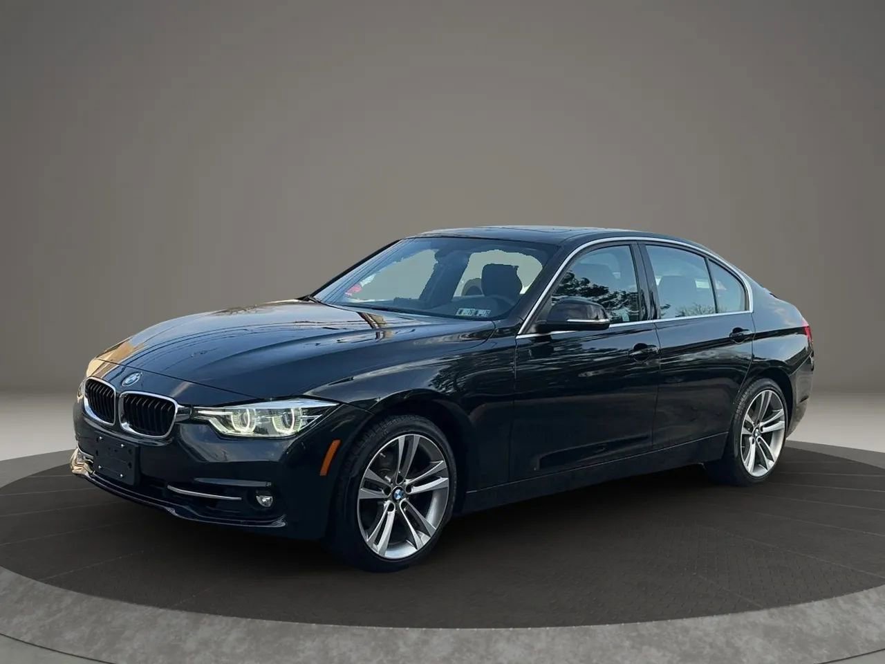 Used 2018 BMW 330i xDrive Sedan w/ Convenience Package image 2