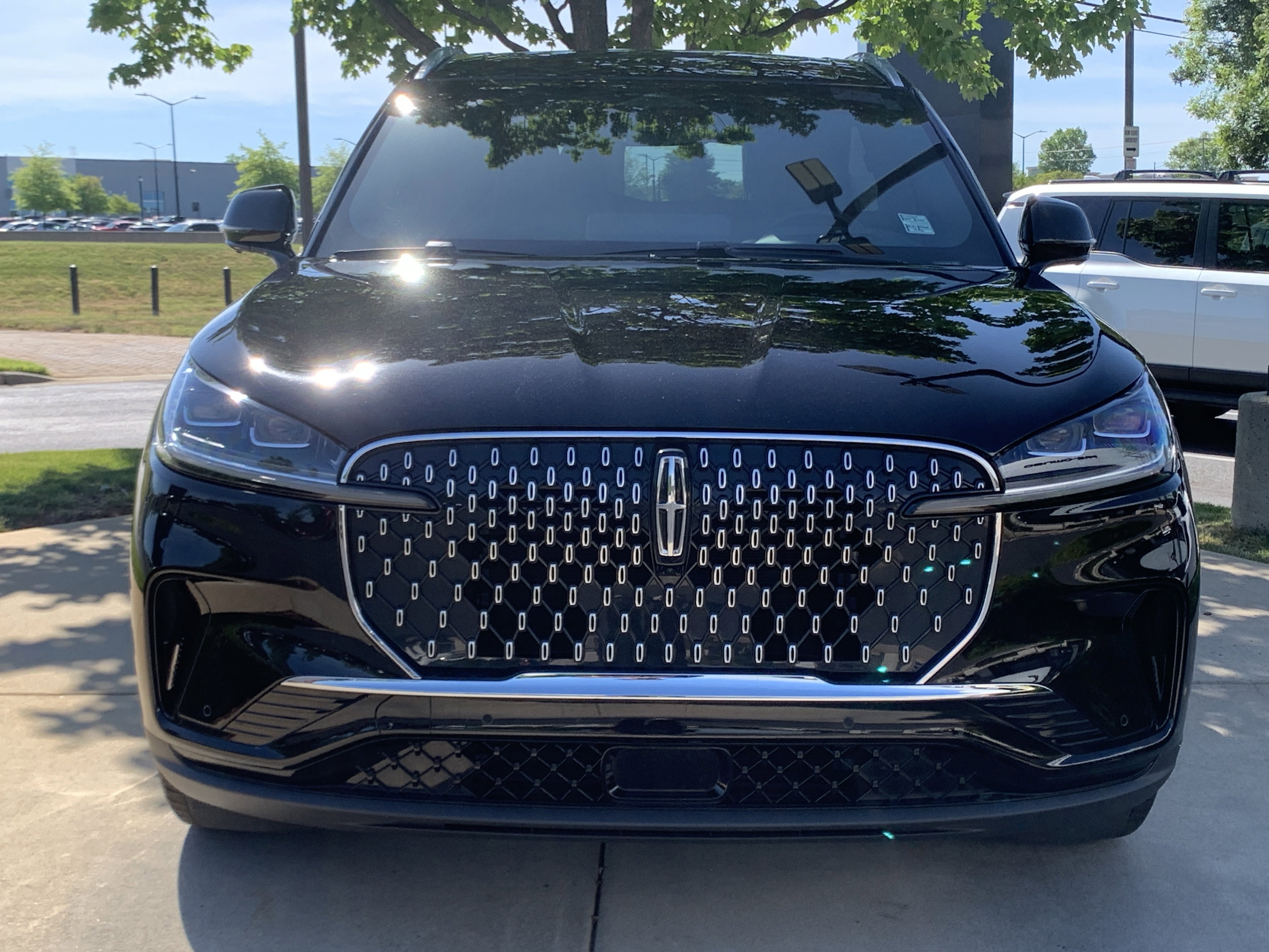 Used 2025 Lincoln Aviator Reserve w/ Illumination Package RWD image 2