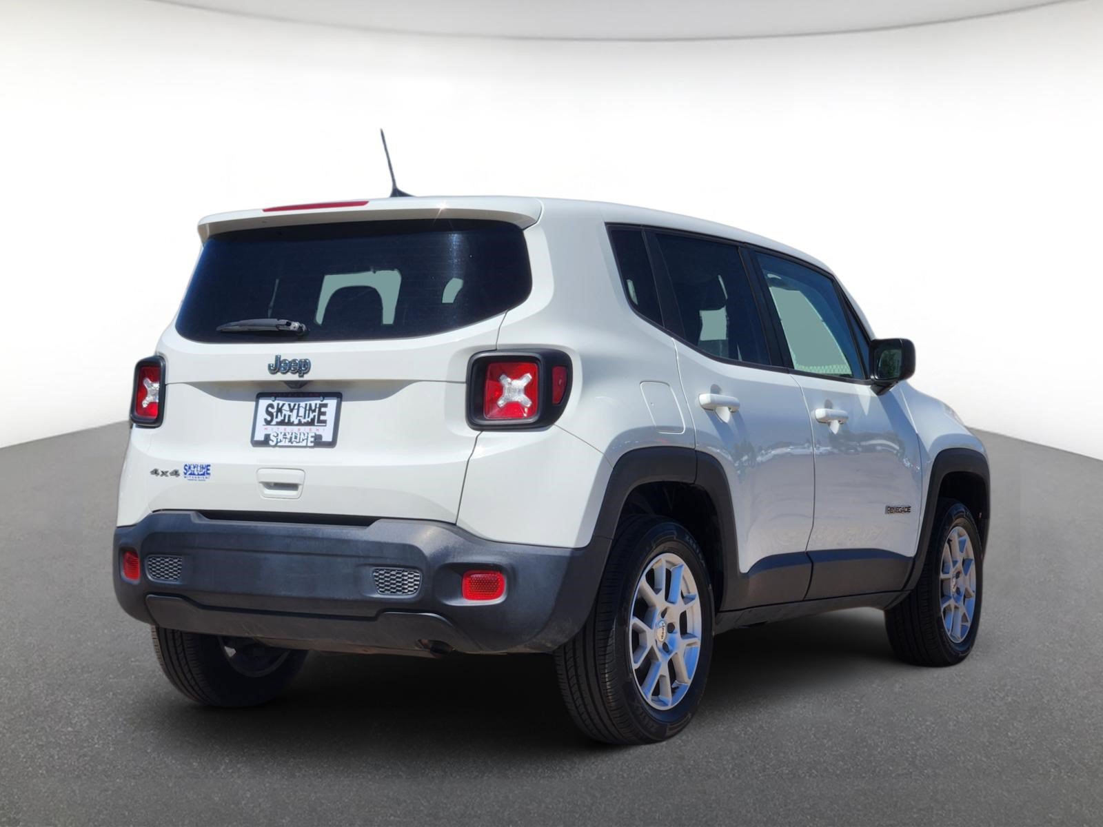 Used 2023 Jeep Renegade Latitude AWD/4WD image 3