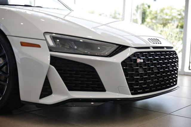 Used 2020 Audi R8 V10 w/ Carbon Exterior Package AWD/4WD image 2