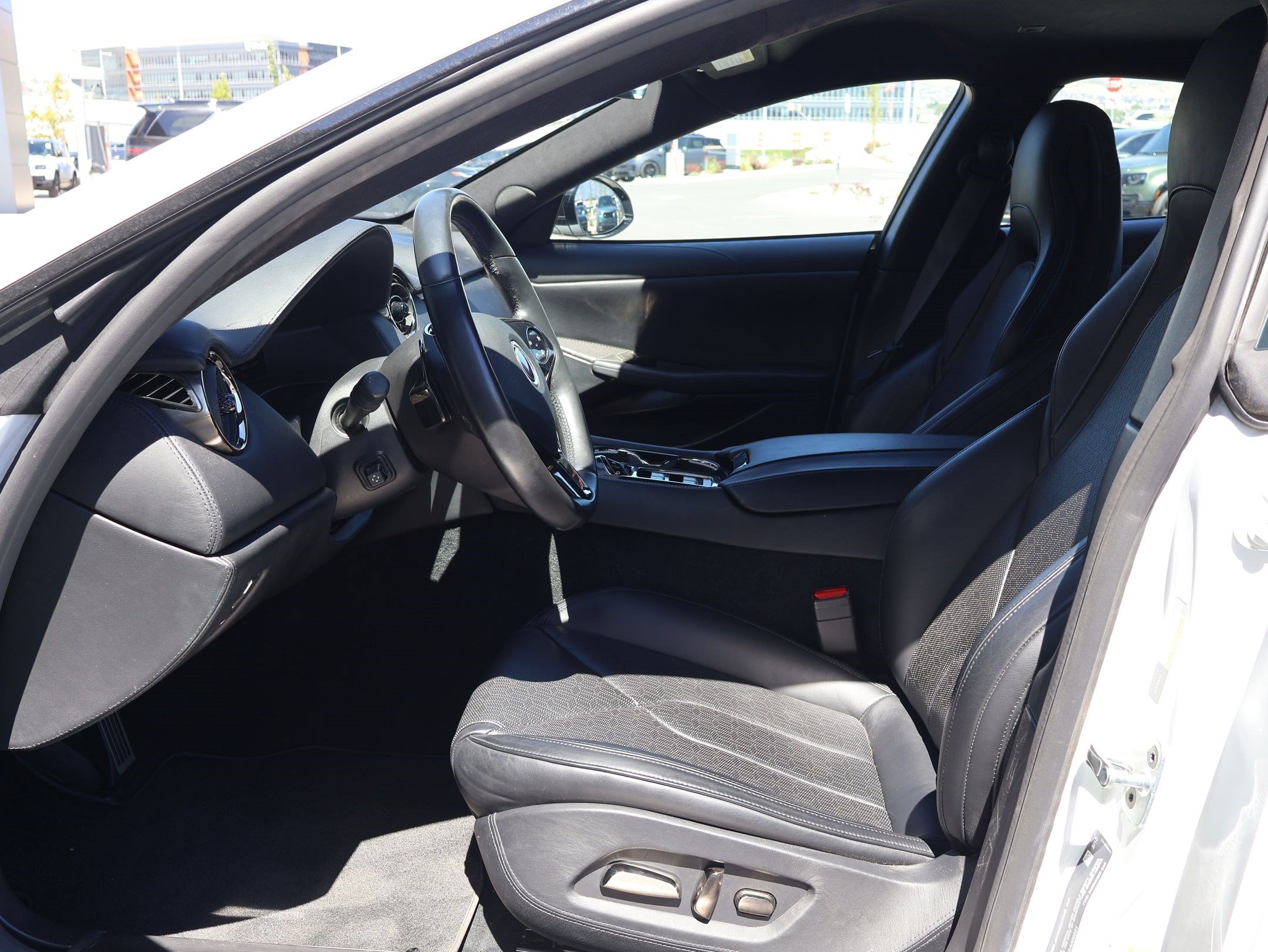 Used 2025 Karma Revero Luxury RWD image 16