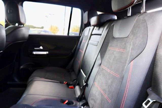 Used 2024 Mercedes-Benz GLB 250 4MATIC image 32