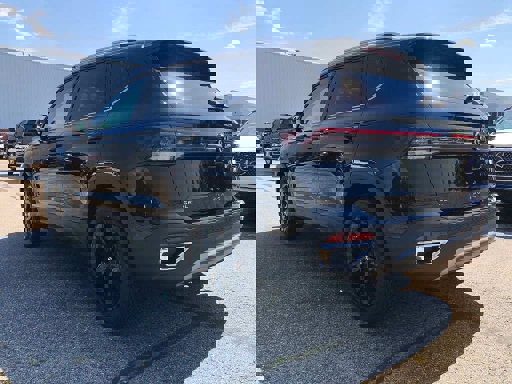 New 2025 Volkswagen Taos SEL image 4