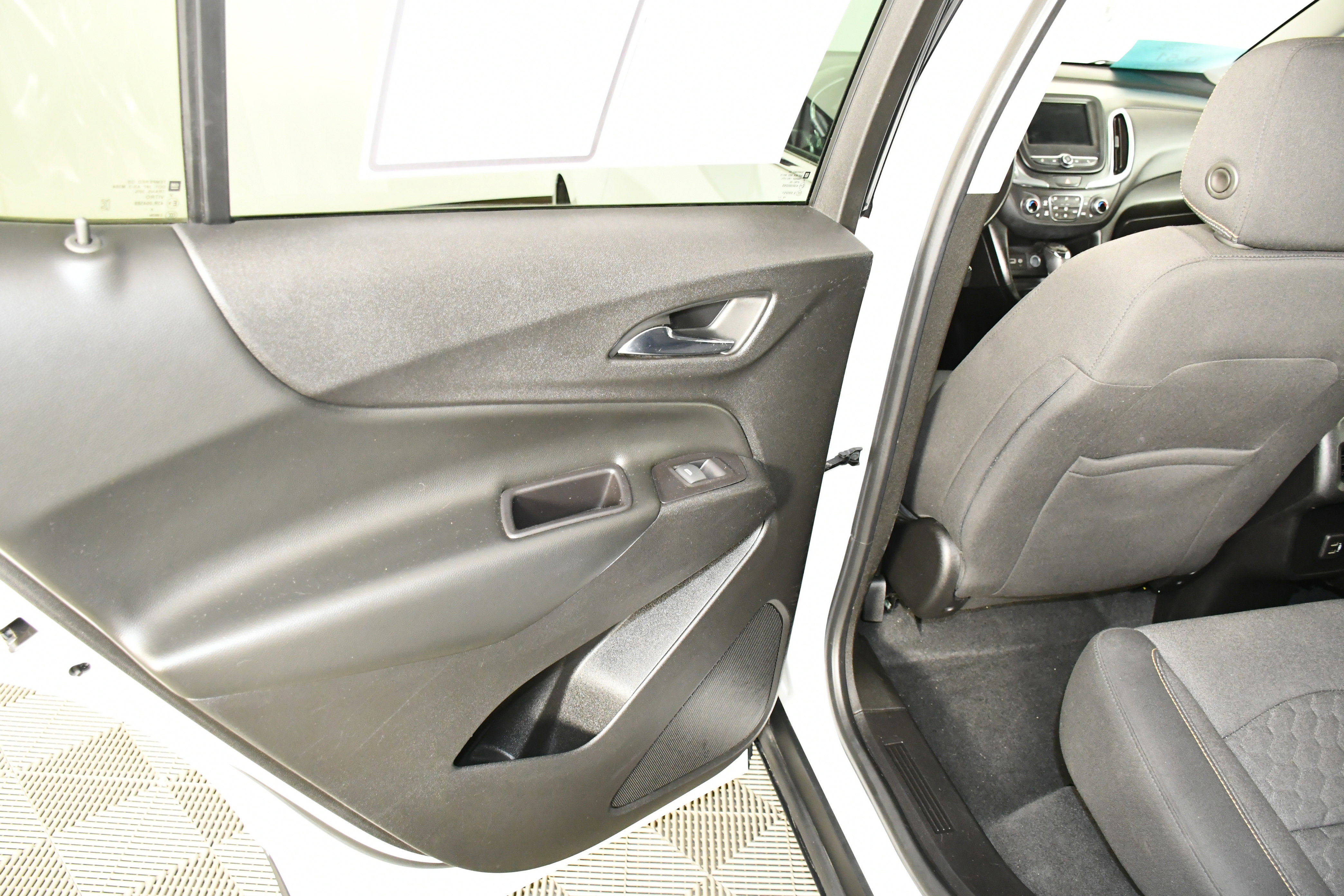 Used 2019 Chevrolet Equinox LT image 44