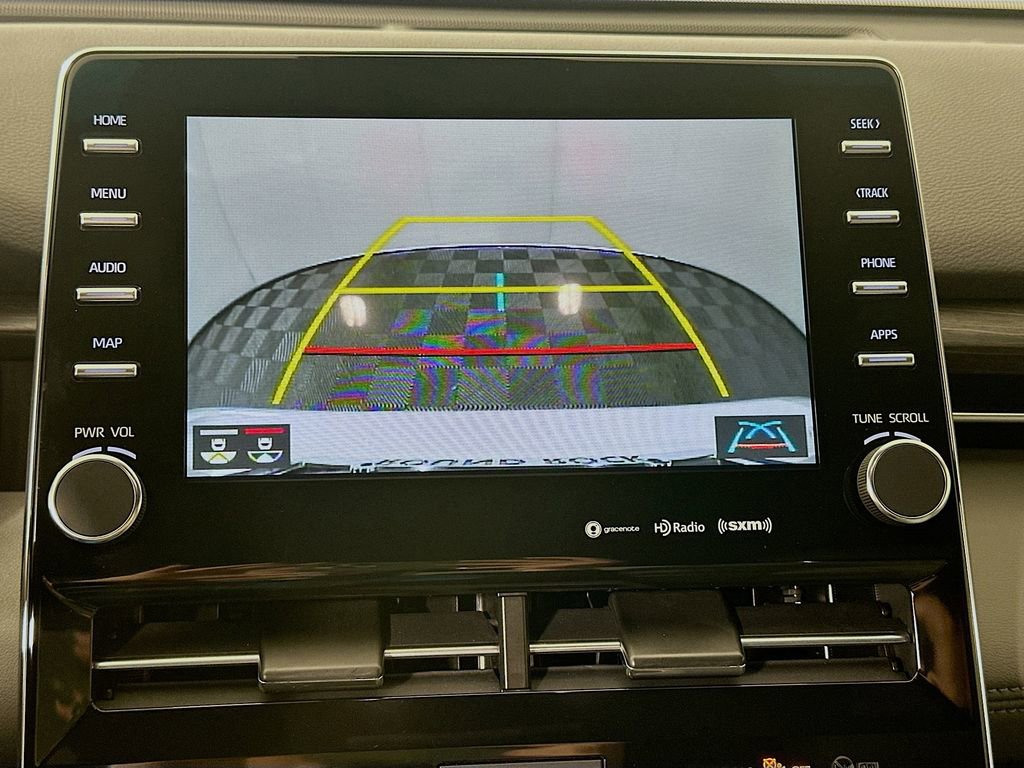 Used 2022 Toyota Avalon XLE image 13