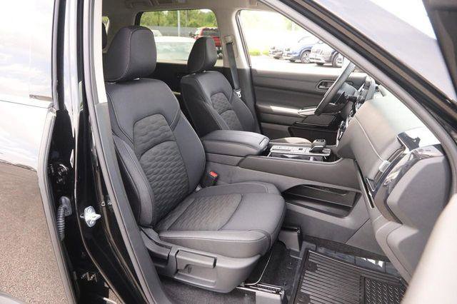 Used 2025 Nissan Pathfinder SV image 27
