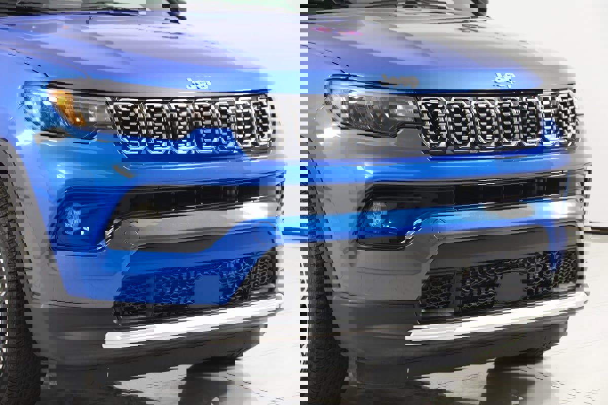 Used 2024 Jeep Compass Limited image 36