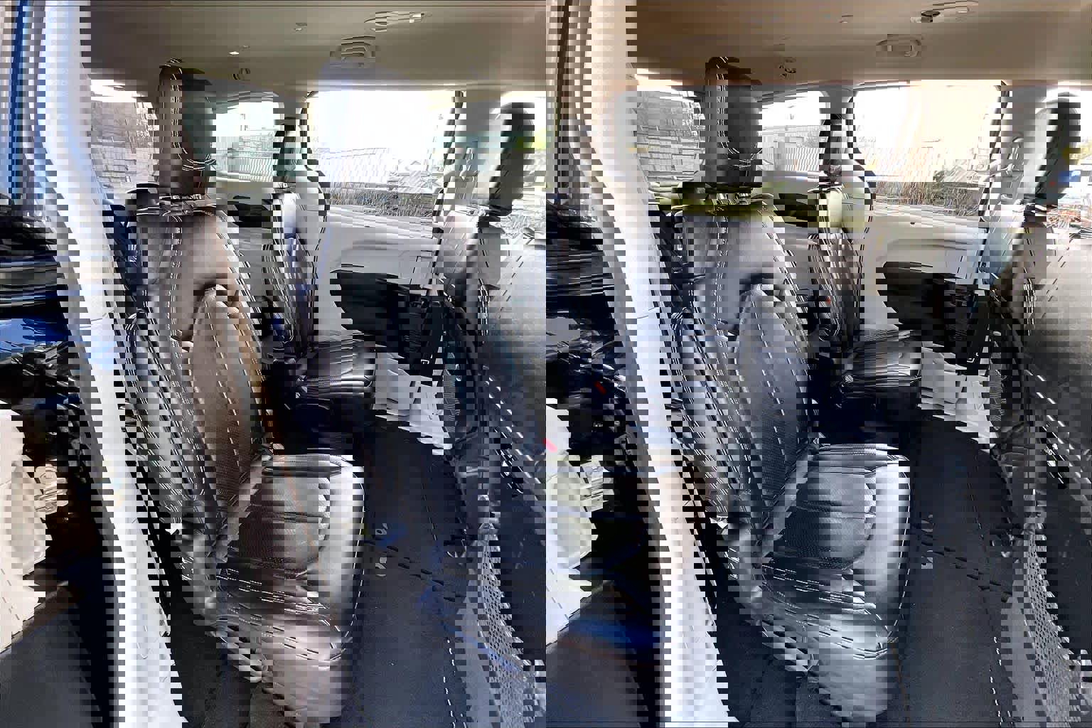 Used 2023 Chrysler Pacifica Touring-L image 18