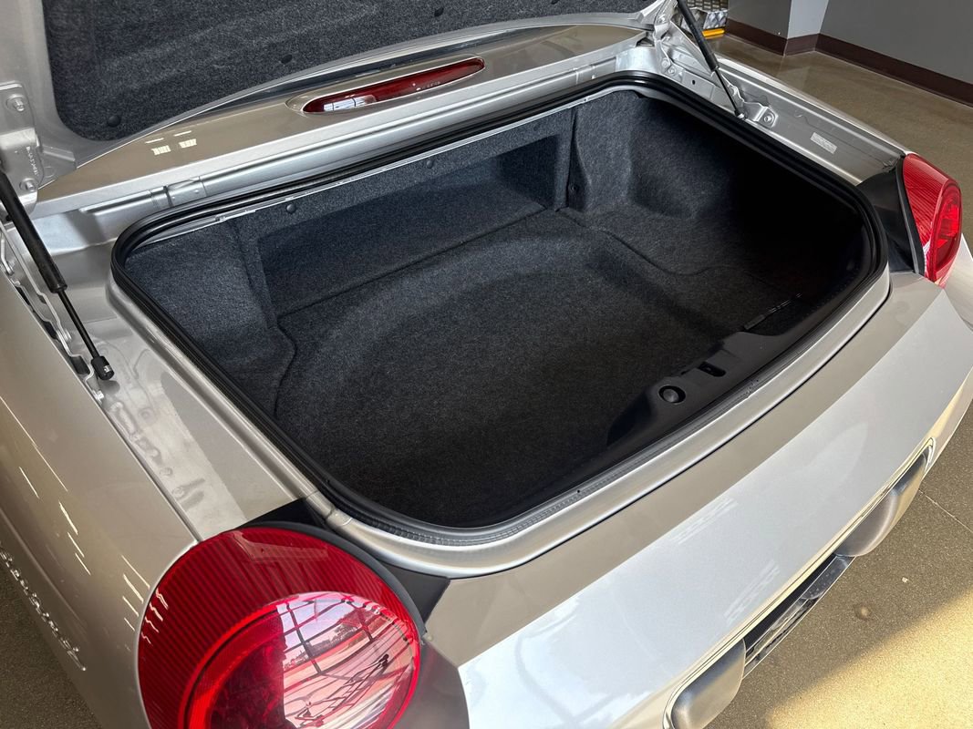 Used 2004 Ford Thunderbird image 89