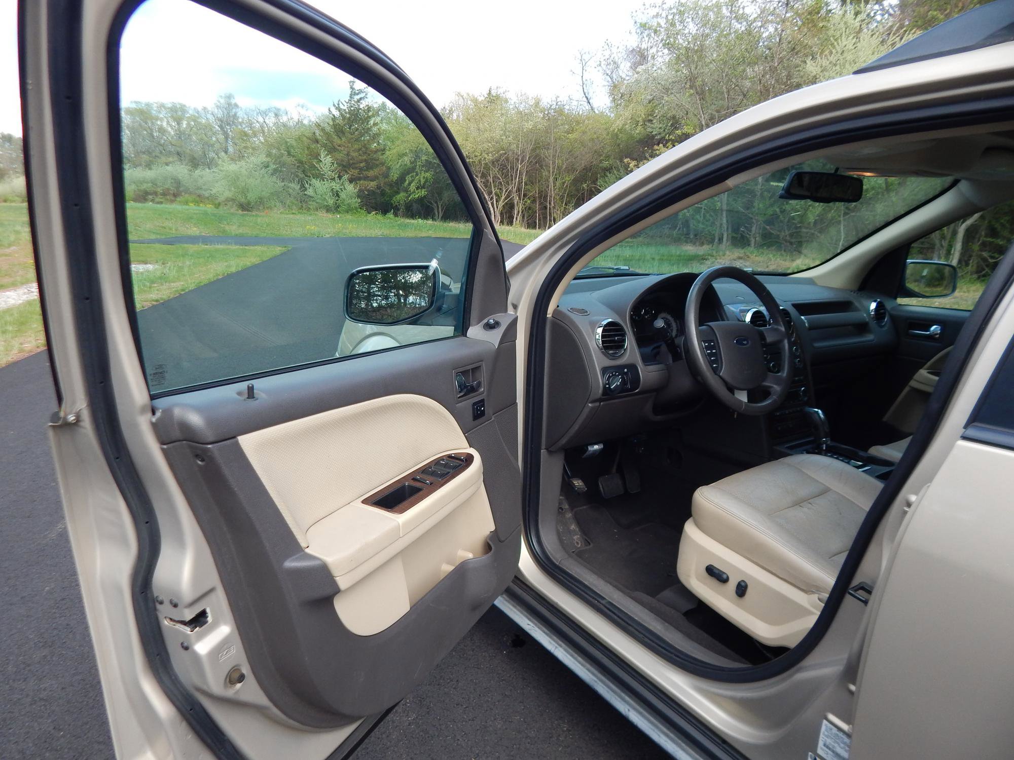 Used 2008 Ford Taurus X Limited image 11