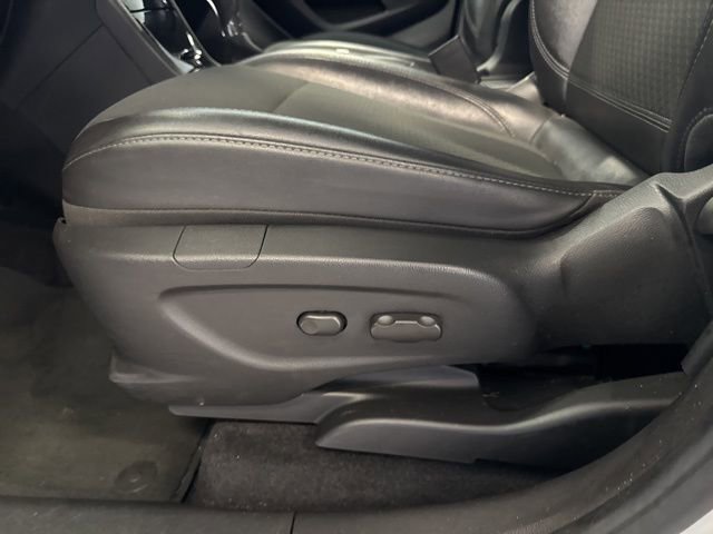 Used 2020 Buick Encore Preferred image 11