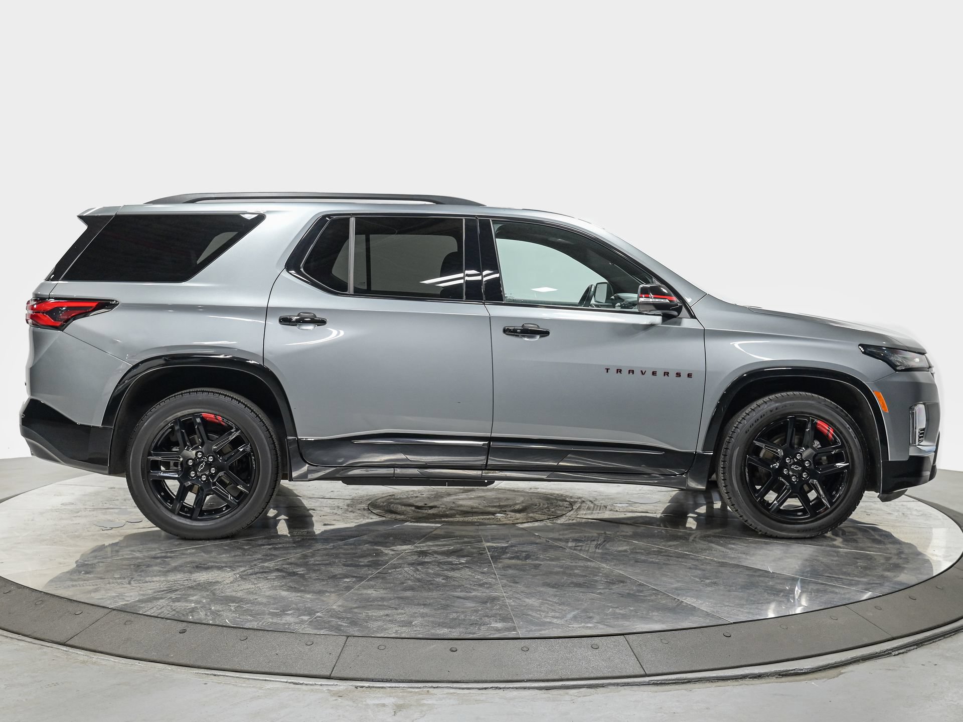 Used 2024 Chevrolet Traverse Premier w/ Redline Edition AWD/4WD image 8