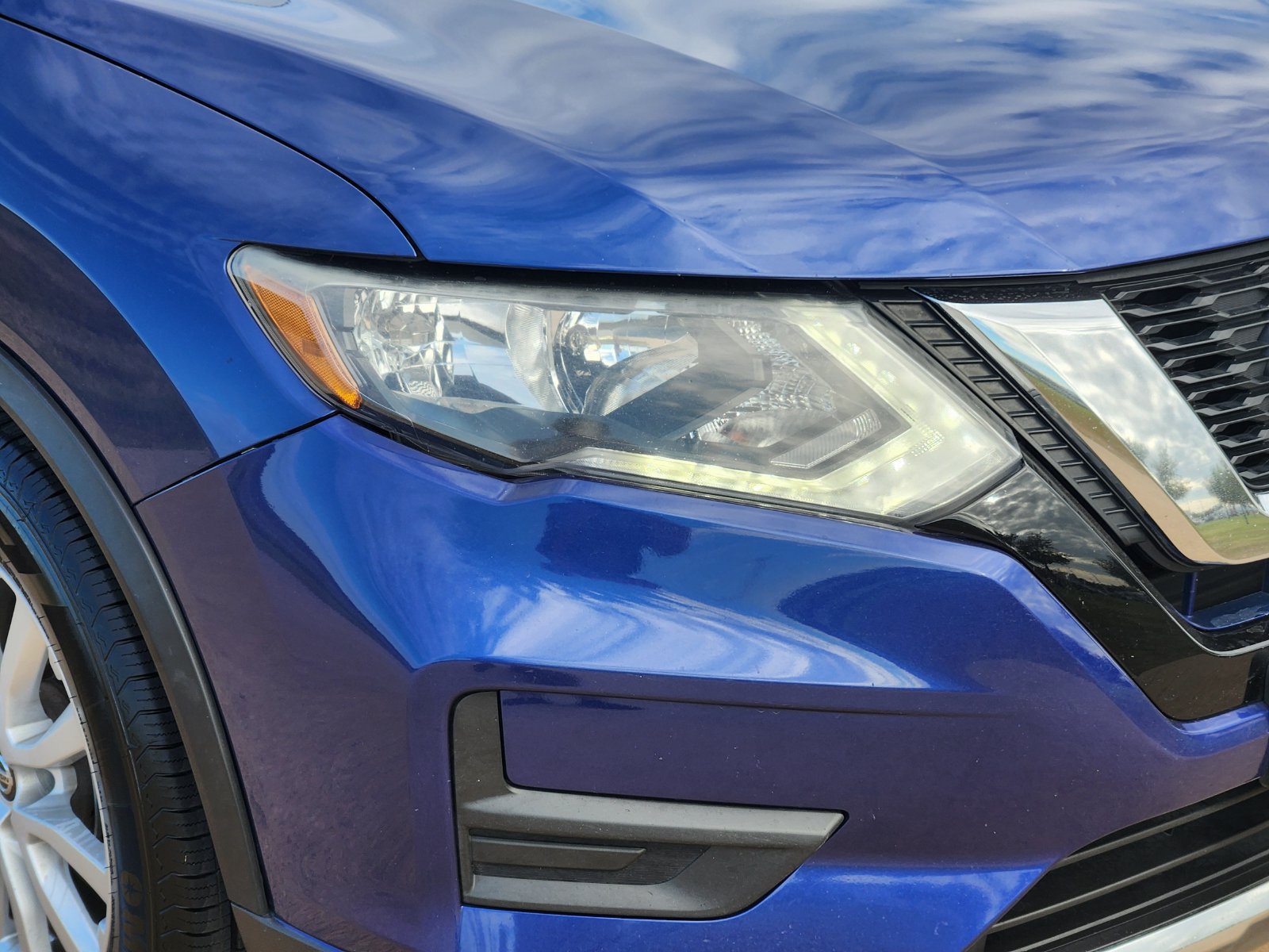 Used 2018 Nissan Rogue SV FWD image 11