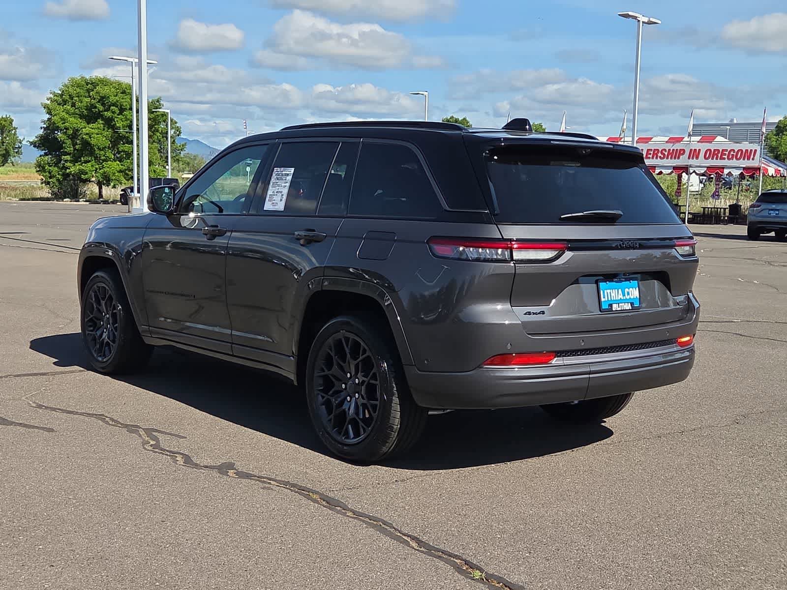 New 2026 Jeep Grand Cherokee Summit AWD/4WD image 12