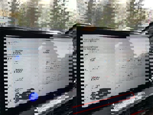 New 2025 Toyota Prius Plug-In Hybrid image 24